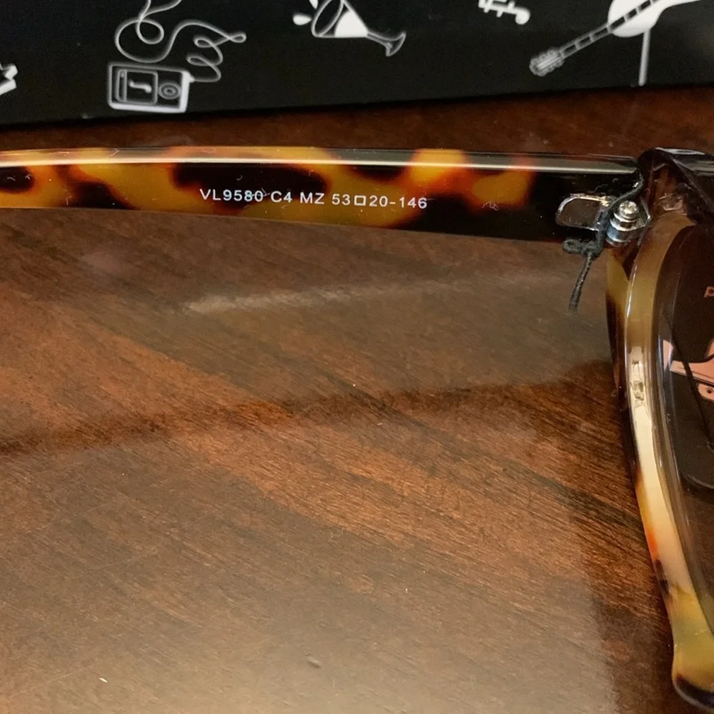 Vanlinker polarized retro tortoise shell sunglasses NIB with cleaning cloth. - Picture 2 of 2